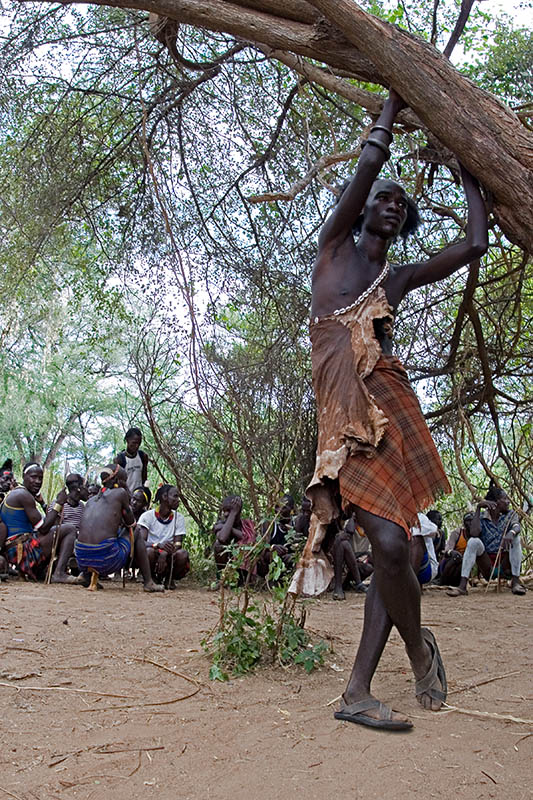 143   Hamar man waiting before he has to jump across the bulls